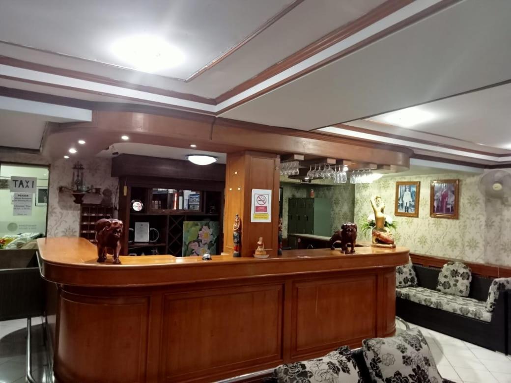 Kingfisher House And Bar Паттайя Экстерьер фото